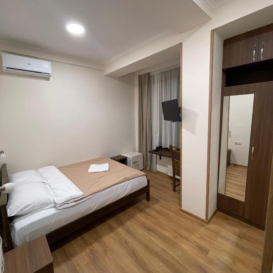 Art Family Hotel Tbilisi Esterno foto