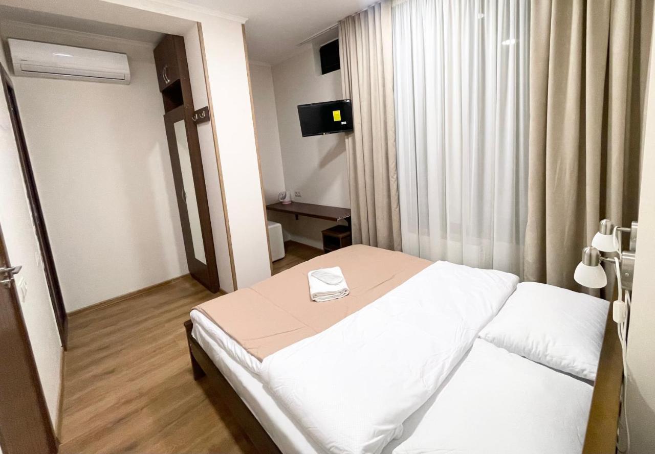 Art Family Hotel Tbilisi Esterno foto