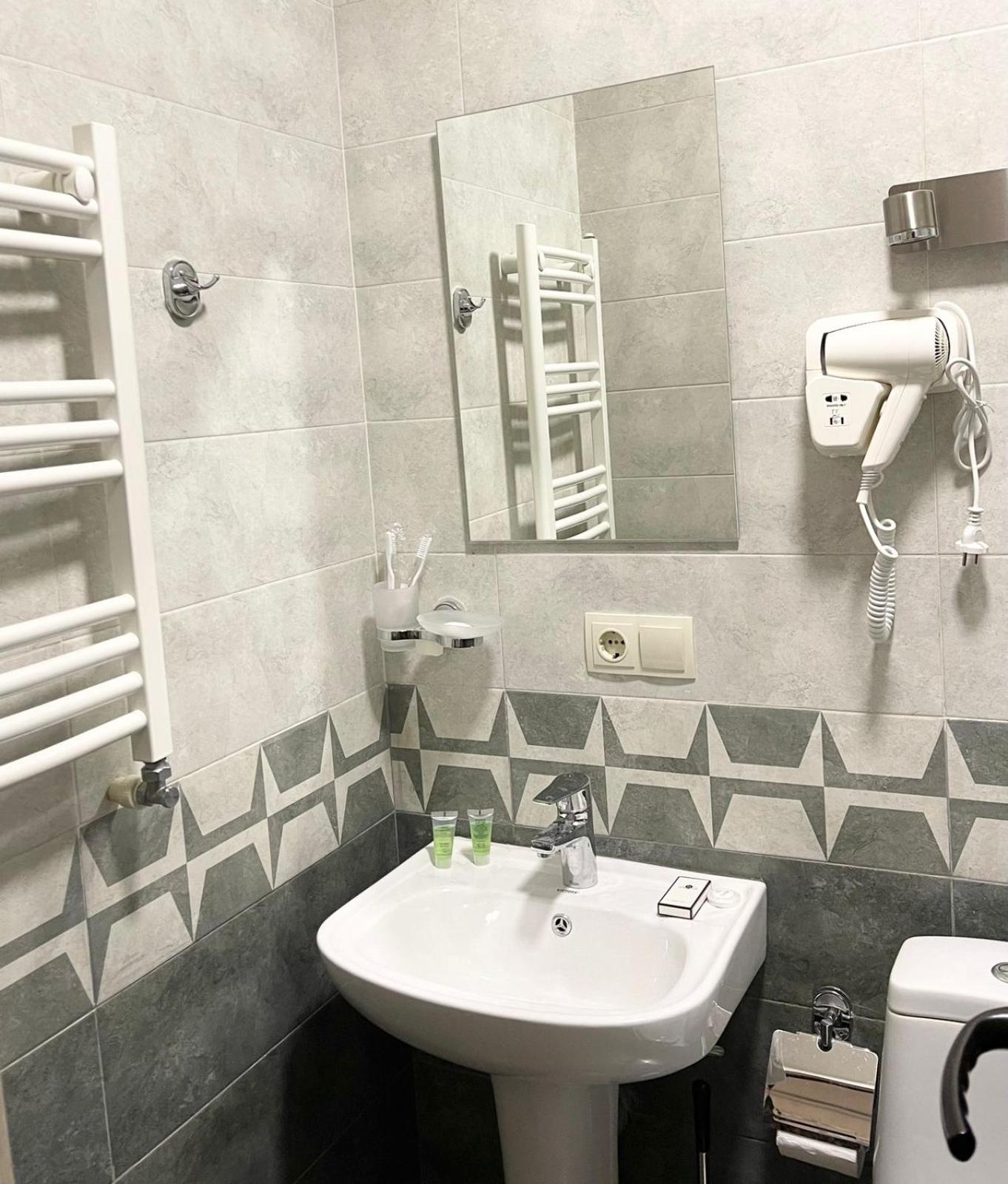 Art Family Hotel Tbilisi Esterno foto