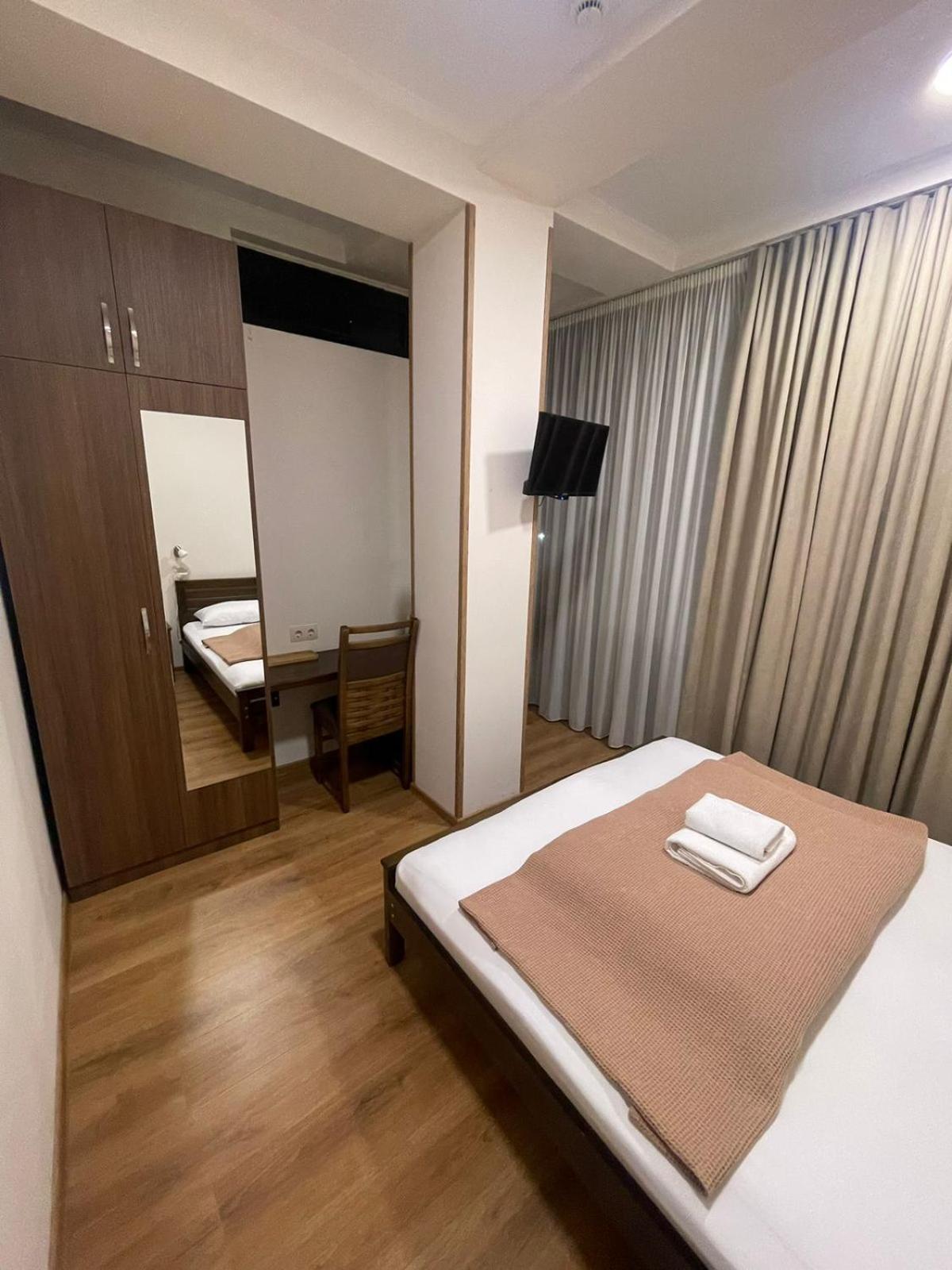 Art Family Hotel Tbilisi Esterno foto